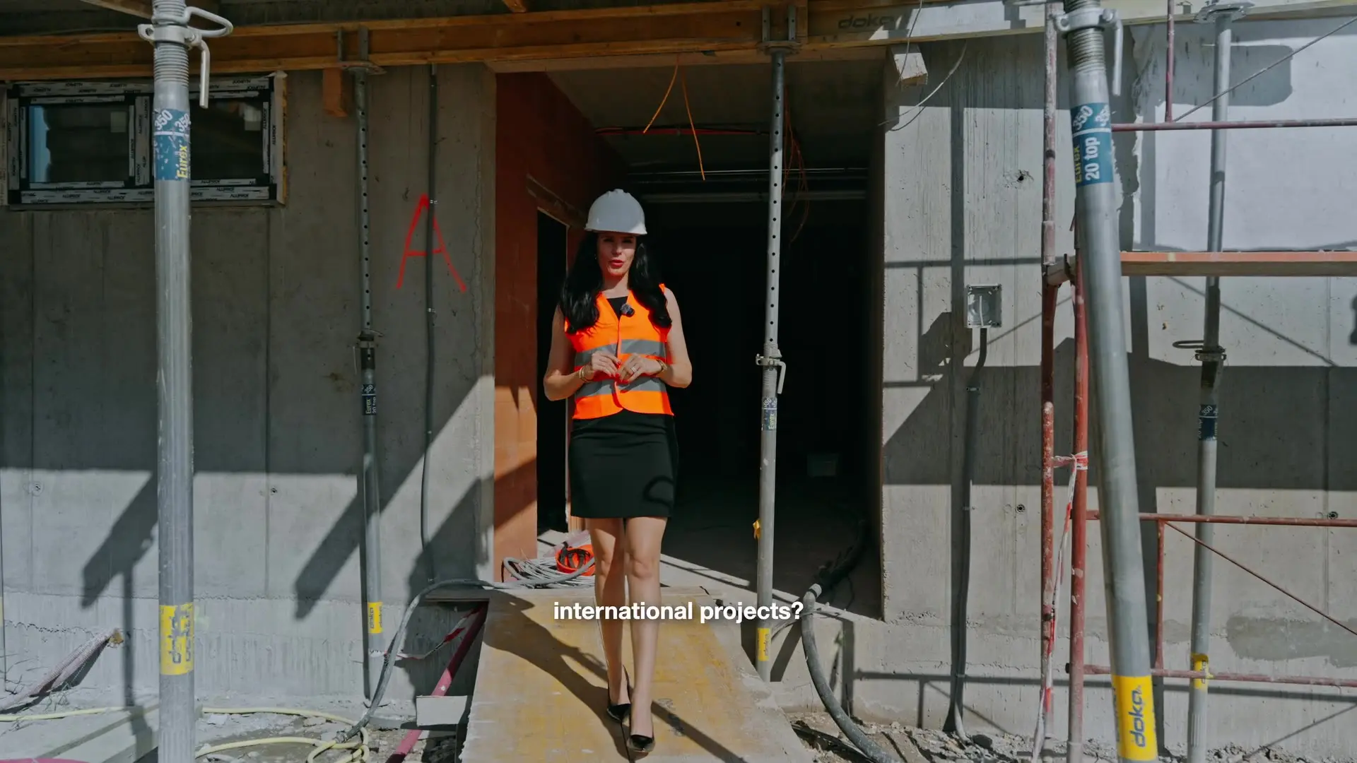 Froler's company presentation on a construction site